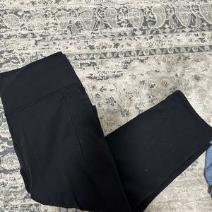 Athleta salutation stash pocket II capri